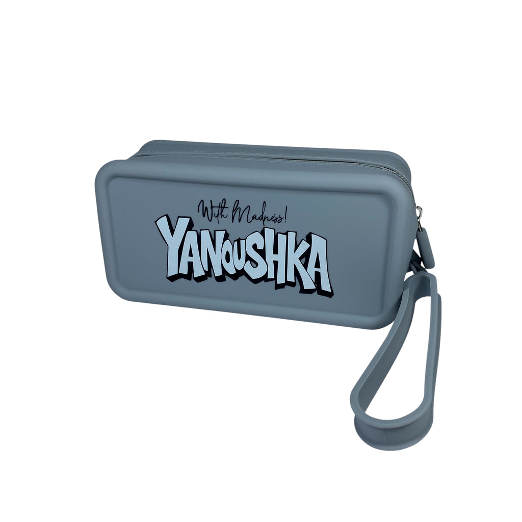 Trousse grise Yanoushka